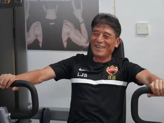 卡恩和他的律师警告称，如果再有这类行为，他们便将采取法律行动。